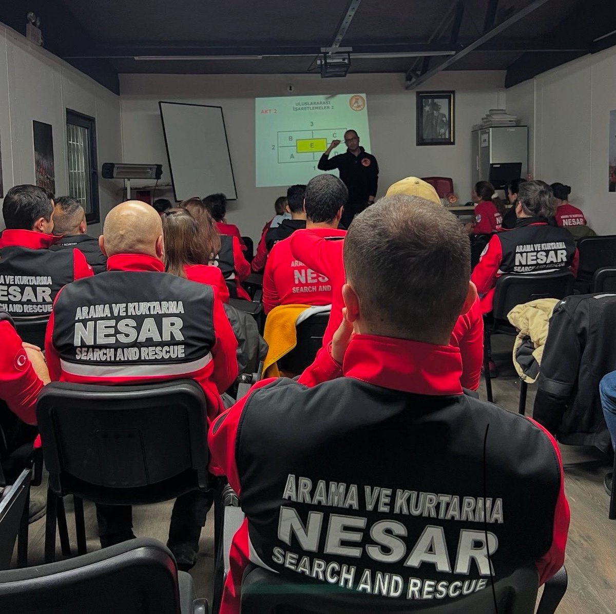 NESAR_SAR's tweet photo. Afet eğitimi hayat kurtarır !

12 Kasım Afet Eğitimi Hazırlık Günü kapsamında ki eğitimlerimize devam ediyoruz.

Doğal afetlere karşı alınacak her önlem, sevdiklerimizi ve toplumumuz korur.

#12kasım
#afeteğitimihazırlıkgünü https://t.co/BUgJVGmfvz