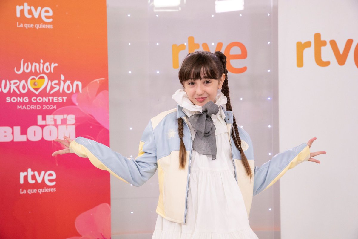 ¡<a href="/eurovision_tve/">Eurovisión España - RTVE 🇪🇸</a> nos muestra nuevas fotos de Chloe DelaRosa posando para #EurovisionJunior2024 ! #EurovisionJunior #JESC