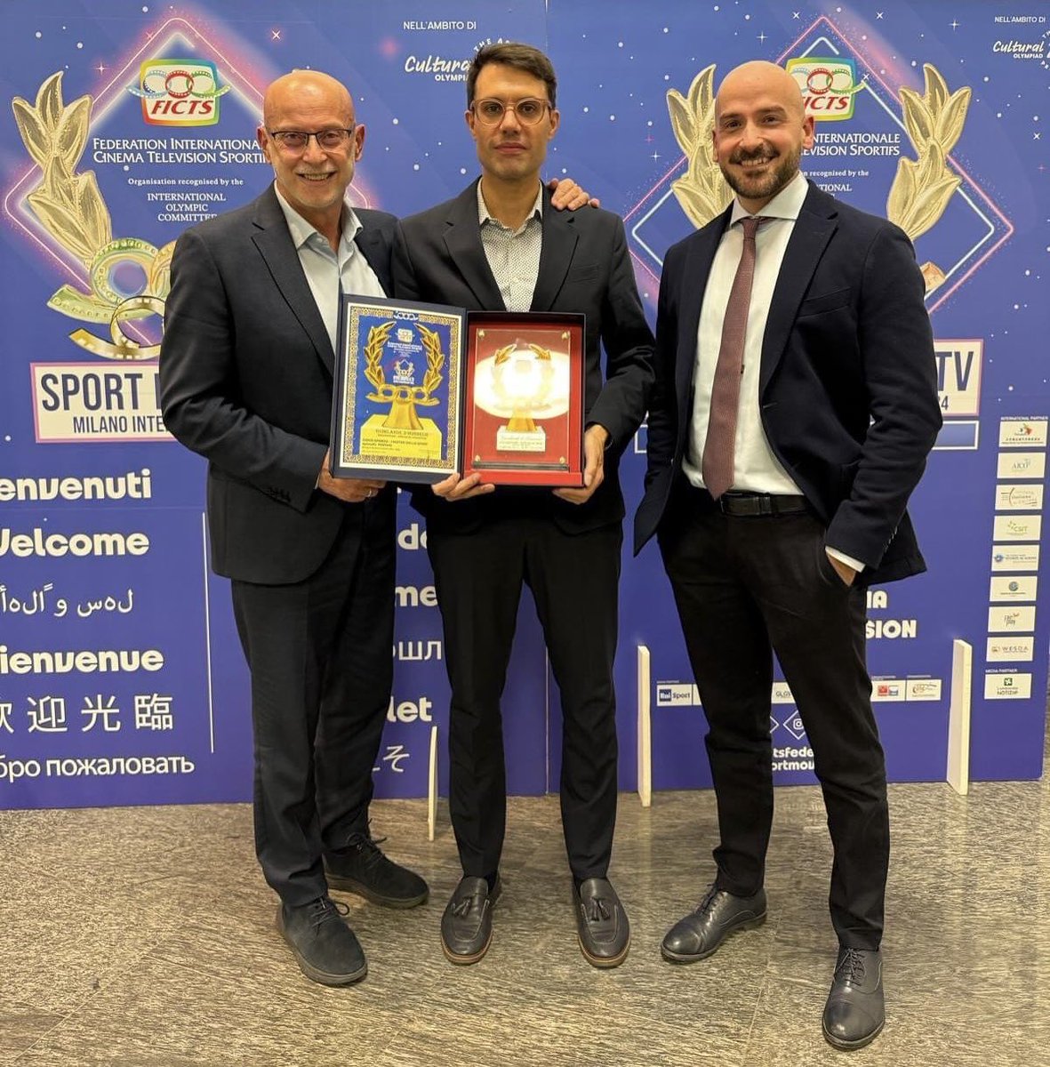 pisto_gol's tweet image. Complimenti all’amico Nicola #Calathopoulos che ha firmato per #Mediaset la serie tv #Gioco Sporco”che si è aggiudicata- grazie alla puntata dedicata alla vita e la morte di Marco #Pantani, basata sul libro #Pantani per Sempre “ di Davide #DeZan-il premio per il #Documentary