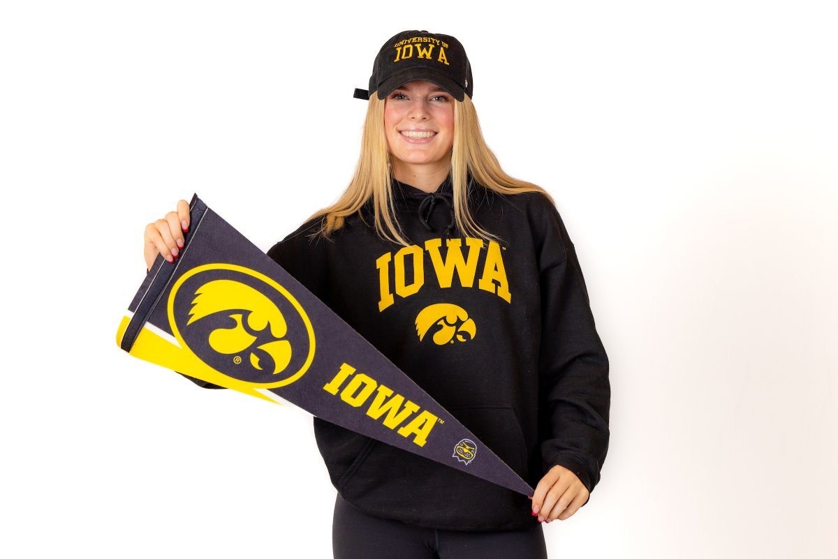 risefcacademy's tweet photo. Iowa awaits 🤩

Huge congratulations to @wfcelite defender Sammy Reimer on announcing her commitment to the University of Iowa! 

#VWFC | @hawkeyesoccer https://t.co/JJIg05OWKq