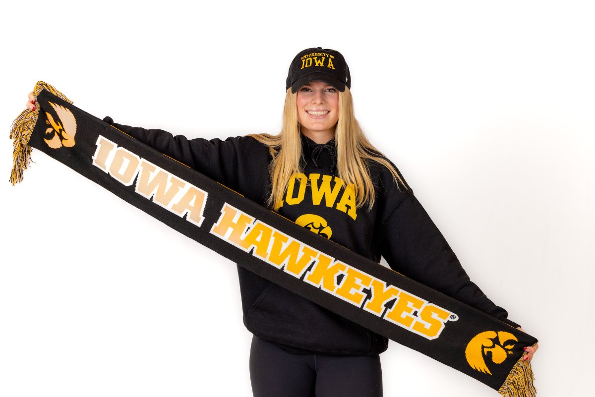 risefcacademy's tweet photo. Iowa awaits 🤩

Huge congratulations to @wfcelite defender Sammy Reimer on announcing her commitment to the University of Iowa! 

#VWFC | @hawkeyesoccer https://t.co/JJIg05OWKq