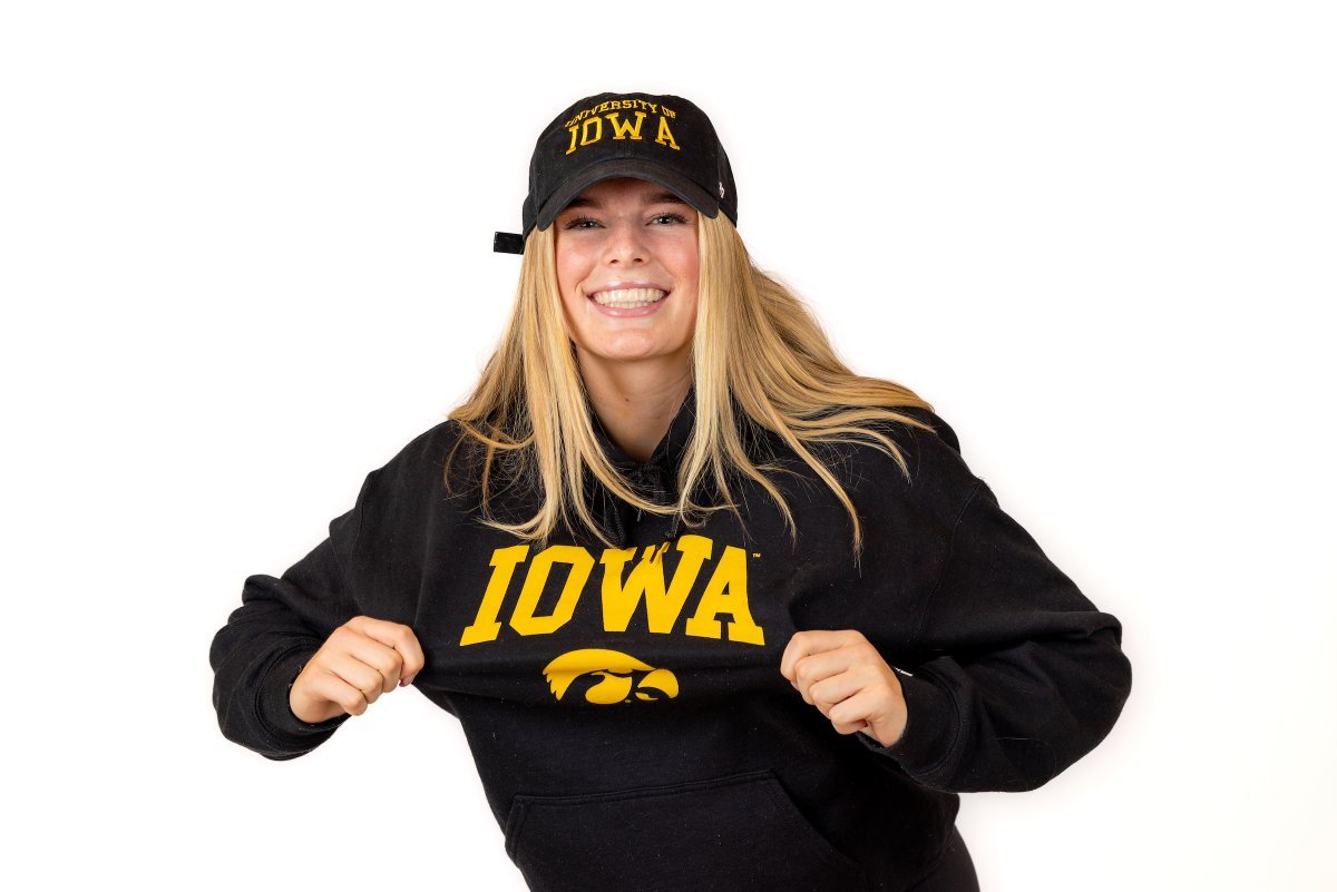 risefcacademy's tweet photo. Iowa awaits 🤩

Huge congratulations to @wfcelite defender Sammy Reimer on announcing her commitment to the University of Iowa! 

#VWFC | @hawkeyesoccer https://t.co/JJIg05OWKq