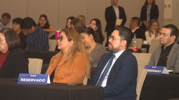 ieepcnlmx's tweet photo. Con mucho interés, escuchamos las disertaciones en el Panel "¿Hacia dónde debería ir el Liderazgo del Siglo XXI?", convocado por las organizaciones Aúna, Cómo Vamos y Canaco Servytur Monterrey; por parte del #IEEPC asistieron la Consejera Presidenta Beatriz Adriana Camacho Carrasco y el Consejero Electoral Michael Alberto Banda Espinosa. ¡Siempre agradecemos la invitación a formar parte de los espacios de diálogo y reflexión sobre la democracia y la sociedad!