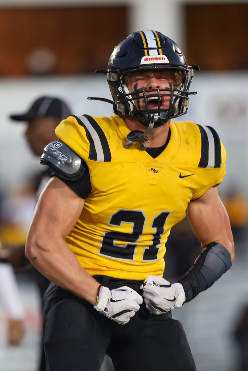 Gabe Bauman | C'O 2025 | MLB/OLB | 

Career Overview‼️: 
  
-305 Tackles (204 Solo)
-25 TFL 
-7 Sacks 
-1 INT 
-3X All-Region LB 
-1340 SAT (M: 700)(R: 640)
-225 X 30 Reps (Bench Press) 
-40💨: 4.6

Senior SZN🎥: hudl.com/v/2QkT5w
Career Film🎥: hudl.com/v/2QmubX