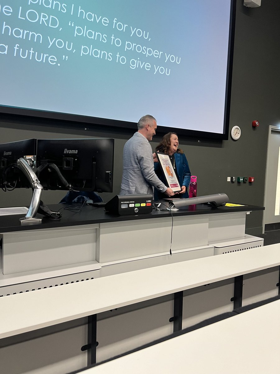 Louise Thompson tweet media