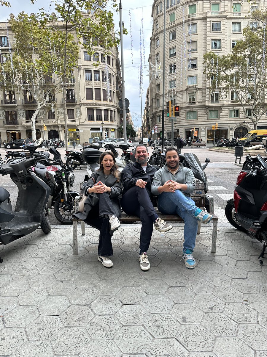 zeyneppbalkann's tweet photo. Arda Turan bankında Arda Turan’a denk gelmek…. @ArdaTuran https://t.co/lCfErNsfUY