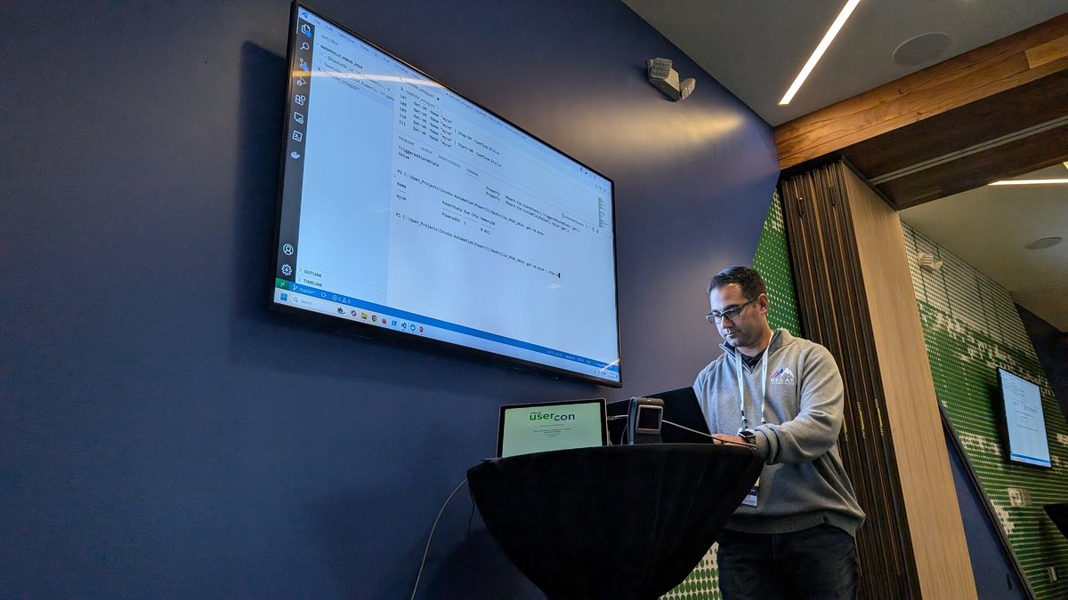 BradTompkins_'s tweet image. At the @MyVMUG #Nashville UserCon with @jpsider geeking out. #powerCLI #frontrowjoe