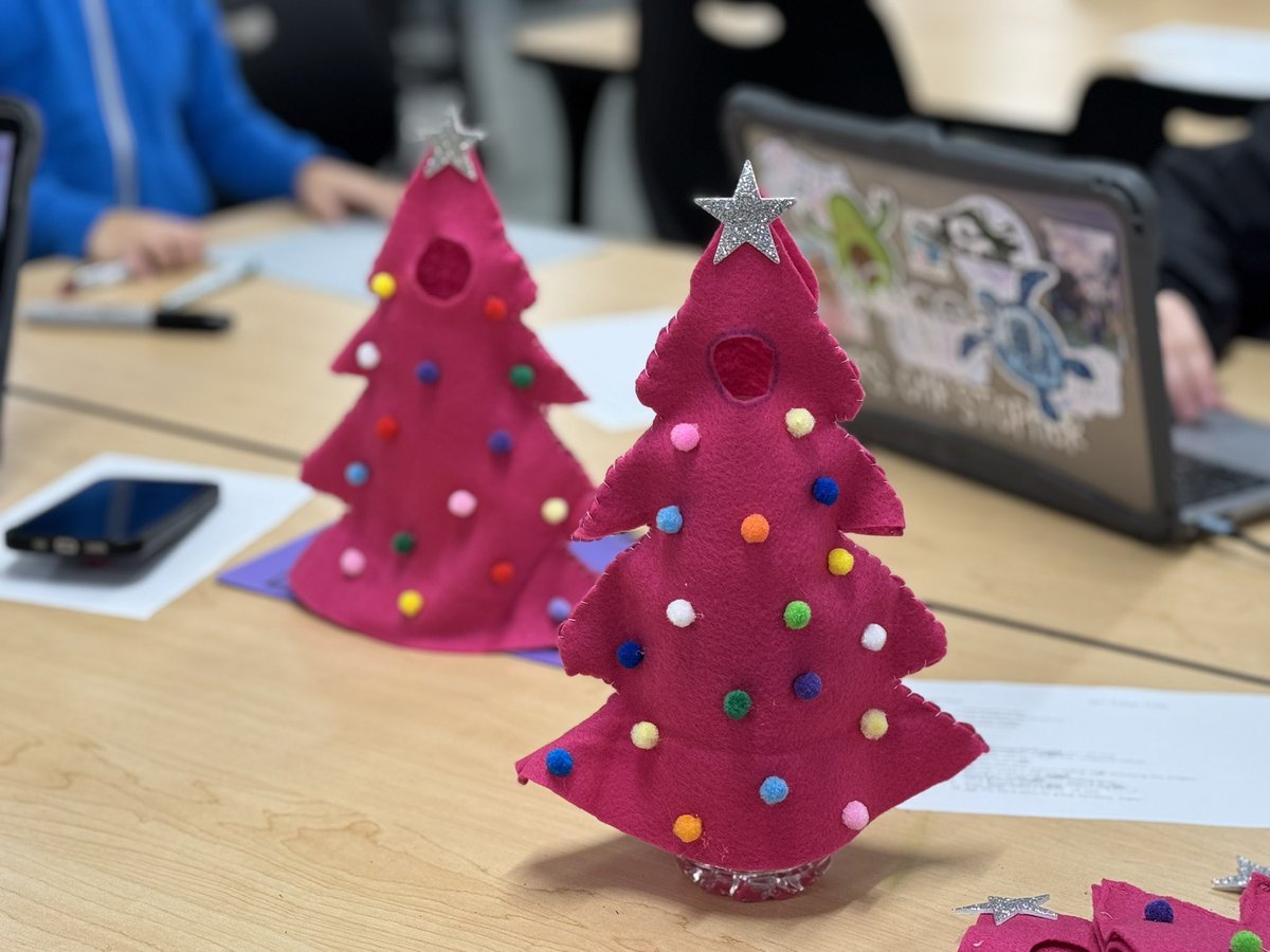 swartz_c's tweet image. Elf on the Shelf “kit” making! The students in Adrianna Christopher’s Human Growth and Development class are working on a real-world learning client project. Their creativity is shining bright! @USD_232 @DeSotoWildcats #RWL