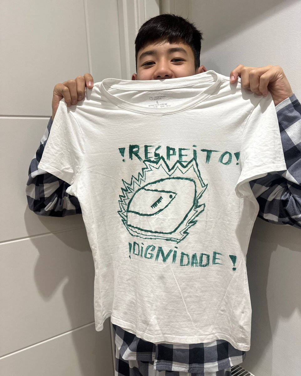 Was just sent this by one of the striking workers. Her son has made her a t shirt to wear during the strikes ❤️‍🔥

These exploitative conditions tear through families and impacts the lives of everyone. Beautiful to see support for the strikes from the next generation 🔥