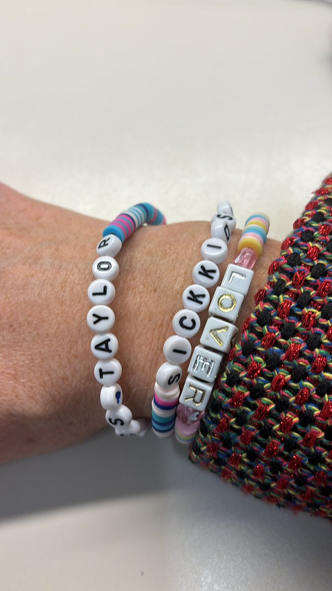 I’m so excited for <a href="/taylorswift13/">Taylor Swift</a> N2 show with my 11 y daughter! Exchanged a couple of bracelets at work <a href="/sickkids/">SickKids Foundation</a> today! #SickKidsLovesTaylor