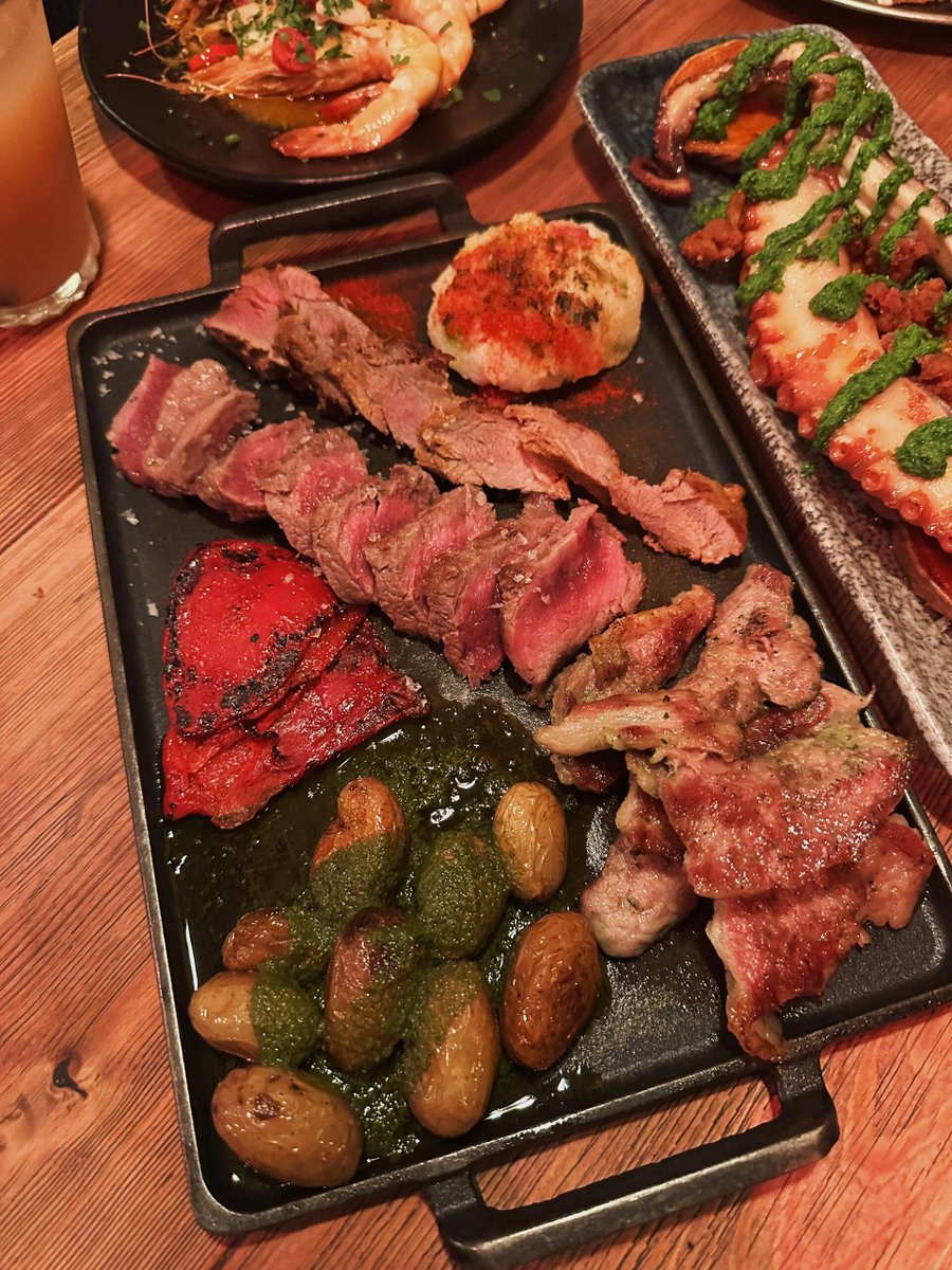 KfteK's tweet image. The meaning of food is sharing. Let your taste buds travel freely with this Spanish-style platter tonight! 🍤🌿