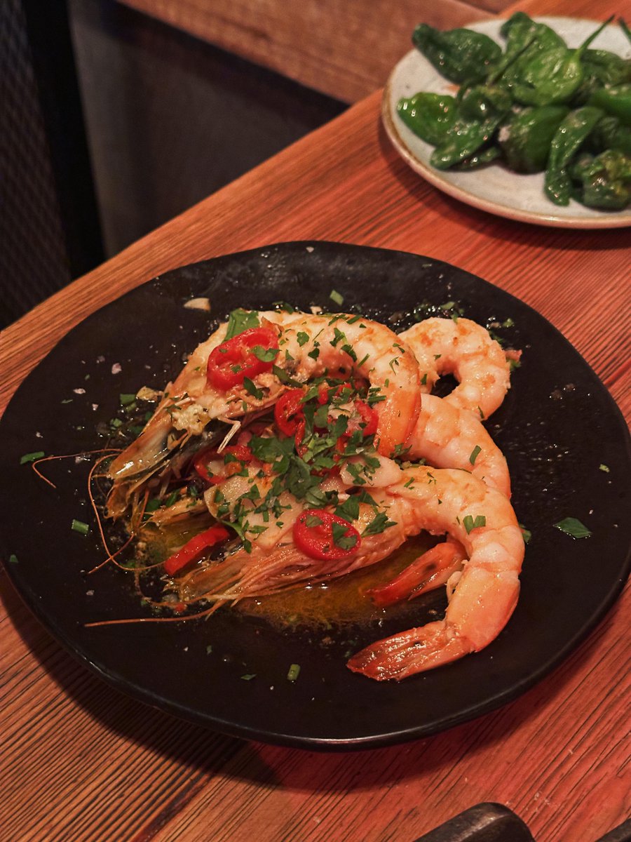 KfteK's tweet image. The meaning of food is sharing. Let your taste buds travel freely with this Spanish-style platter tonight! 🍤🌿