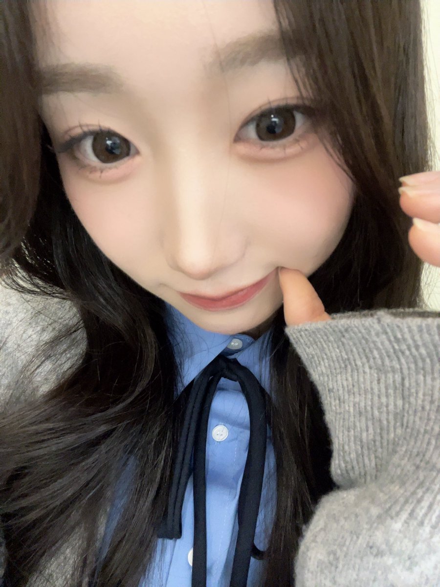 meispics's tweet photo. [ #메이 's Weverse update ] 241113

#SAYMYNAME #세이마이네임 #SMN #MEI https://t.co/RmMhJWFBqm