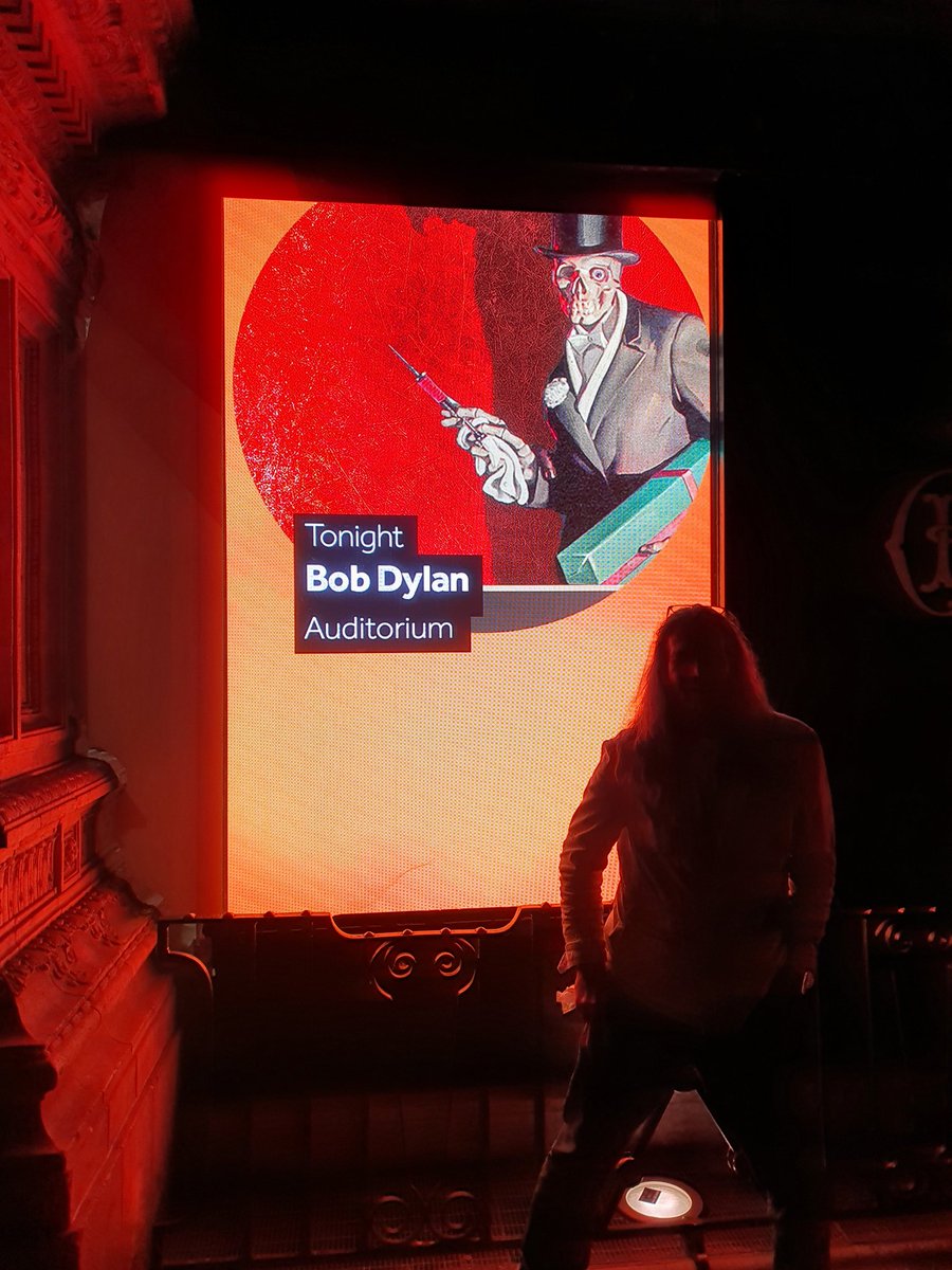 Billy_Ontheroad's tweet image. BOB DYLAN IN LONDON

1/3 I just saw Bob Dylan at the Royal Albert Hall: it was the most urgent call to remain decent on a sinking ship that I have ever experienced. I cried during "My Own Version Of You", which has now become a lonely dirge. I felt the presence of God during ...