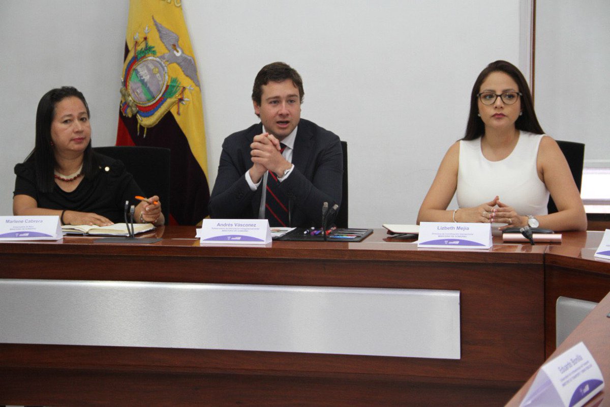 MinGobiernoEc's tweet photo. 📌 El @MinGobiernoEc, en coordinación con la @GoberNapo, @PoliciaEcuador, @FFAAECUADOR, la @ARCH_Ec y otras carteras de Estado, impulsan estrategias integrales para combatir la minería ilegal en #Napo. 

🟣La implementación de un sistema de registro para maquinaria pesada y ⬇️ https://t.co/UZLxqjRvYb