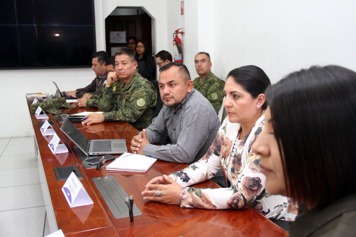 MinGobiernoEc's tweet photo. 📌 El @MinGobiernoEc, en coordinación con la @GoberNapo, @PoliciaEcuador, @FFAAECUADOR, la @ARCH_Ec y otras carteras de Estado, impulsan estrategias integrales para combatir la minería ilegal en #Napo. 

🟣La implementación de un sistema de registro para maquinaria pesada y ⬇️ https://t.co/UZLxqjRvYb