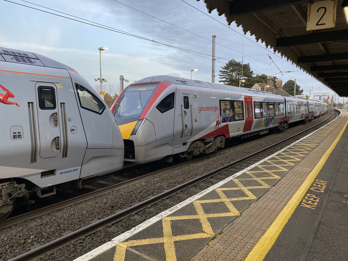 loypass_SCCar's tweet image. 🚄🚄🚄🌈 Triple Flirt with pride!
@greateranglia #class755 #Stadler #FLIRT #Manningtree