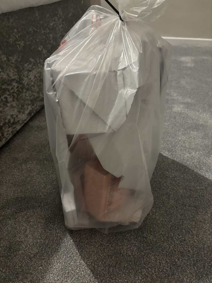 Tew_95's tweet photo. Love getting robbed of £94 worth of stuff by Royal Mail reyt laugh nice of them to cable tie it back up though after taking all stuff out @RoyalMail https://t.co/4FB0cJu9I3