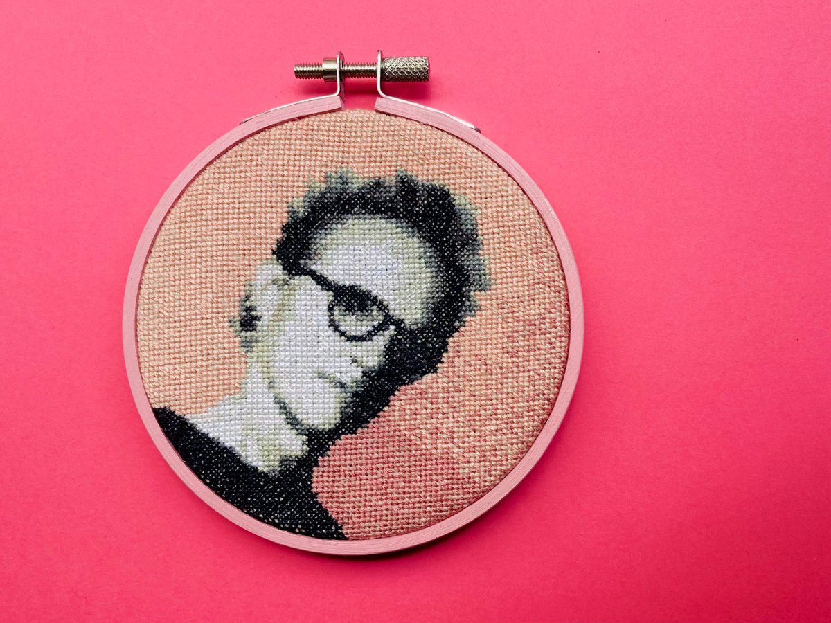 Sofia_Visual's tweet photo. Hi @franhealy hope you like my embroidery and enjoyed your visit in Chile 🇨🇱x

I love @TravisBand and made these for them 🩷 https://t.co/uDZd56DUE5