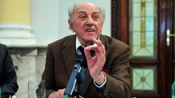 SgroRocco's tweet photo. E' stato un maestro della ricerca sociale, ha rappresentato una figura scientifica di profilo internazionale e ha contribuito in maniera decisiva all'insediamento della sociologia nelle istituzioni scientifiche italiane.
Riposa in pace prof #Ferrarotti https://t.co/pXTOeoQWpq