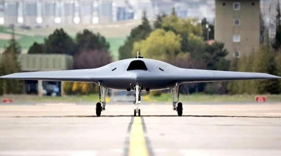 MustafaGult70's tweet image. #TUSAŞ’ın hayalet insansız savaş uçağı  #ANKA3, başka bir uçaktan kontrol edilen ilk İHA olarak tarihe geçti.