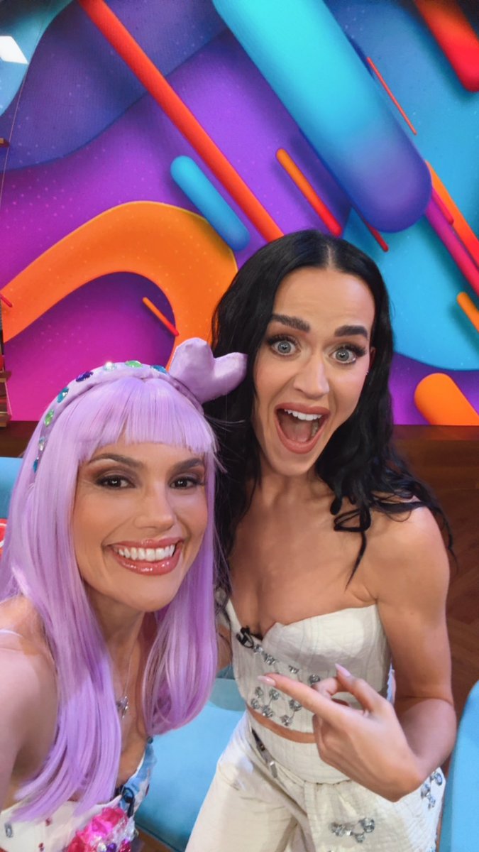 luli_rt's tweet photo. Cada video nuevo que veo de Katy Perry en Venga la Alegría es mejor que el anterior https://t.co/lGB7WHWept