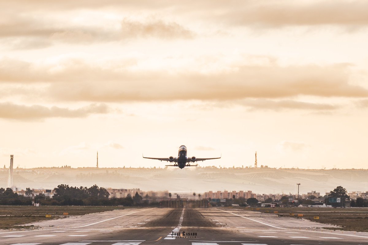 JCasadoFotos's tweet photo. Tarde de ✈️ https://t.co/d5TcZwE0k8