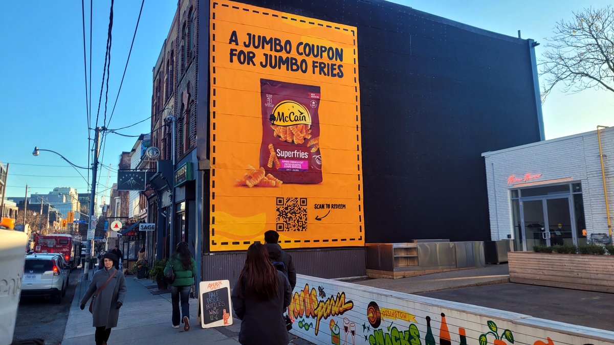 GrassrootsAdInc's tweet photo. Feast your eyes on this crispy masterpiece. Our murals are a showstopper—art so good, you'll wish you could taste it! @umcanada1 @mccainfoods @McCainFoodsUSA https://t.co/zoywKqey4Q