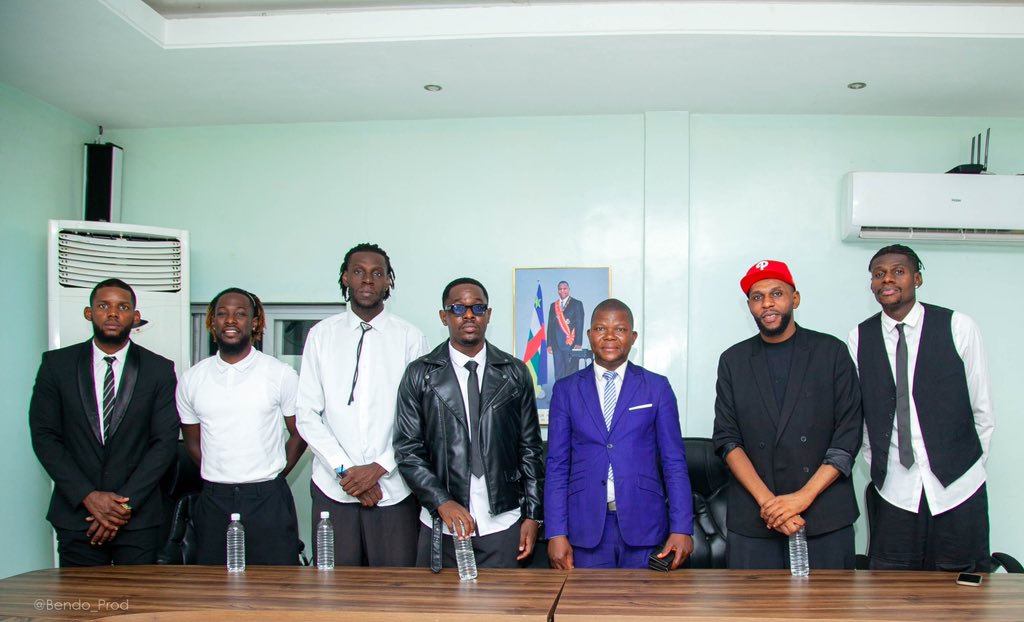 Première Conférence de Presse de l'Ambassadeur 🇨🇫❤️
Culturel @dezarus &amp; le groupe
@enigmatik_music_family