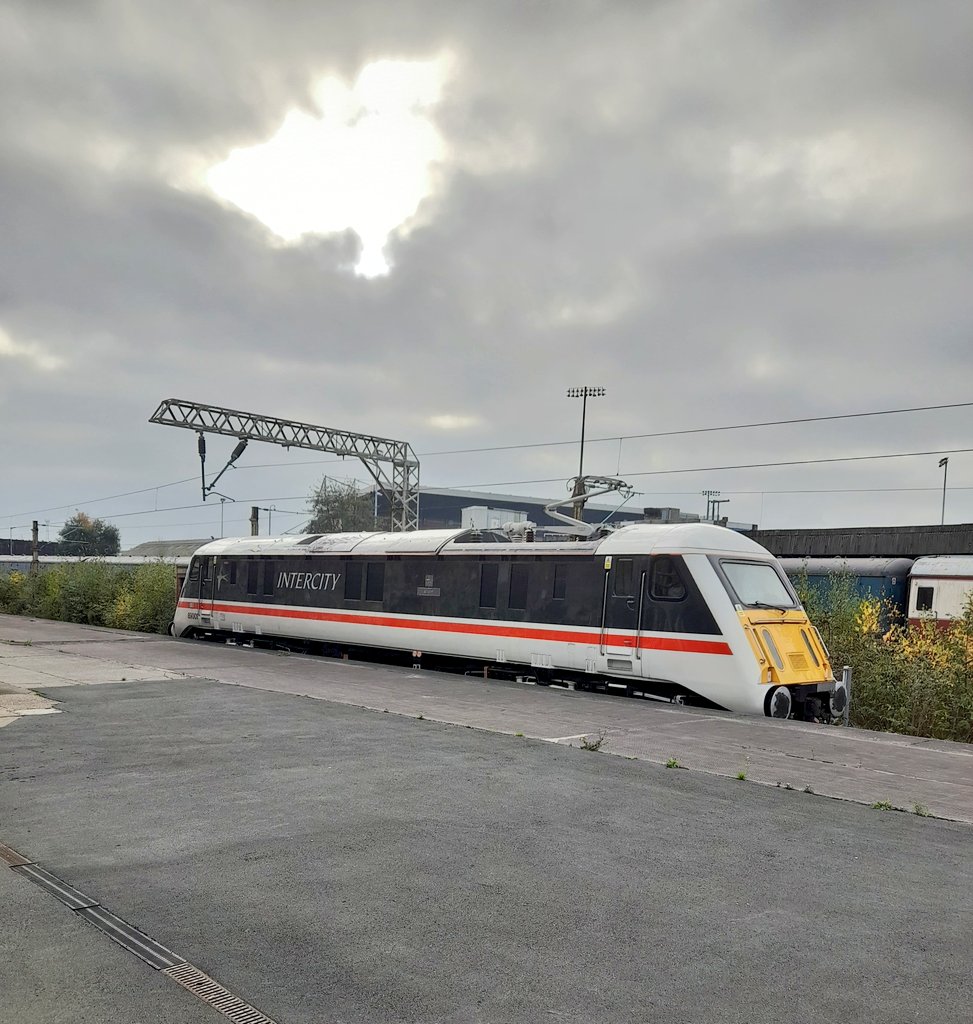 The 'Badger' is alive seen shuttling around the back of Crewe Station! 
1st time I've seen 89001 under it's own power in about 3 decades! 🤩