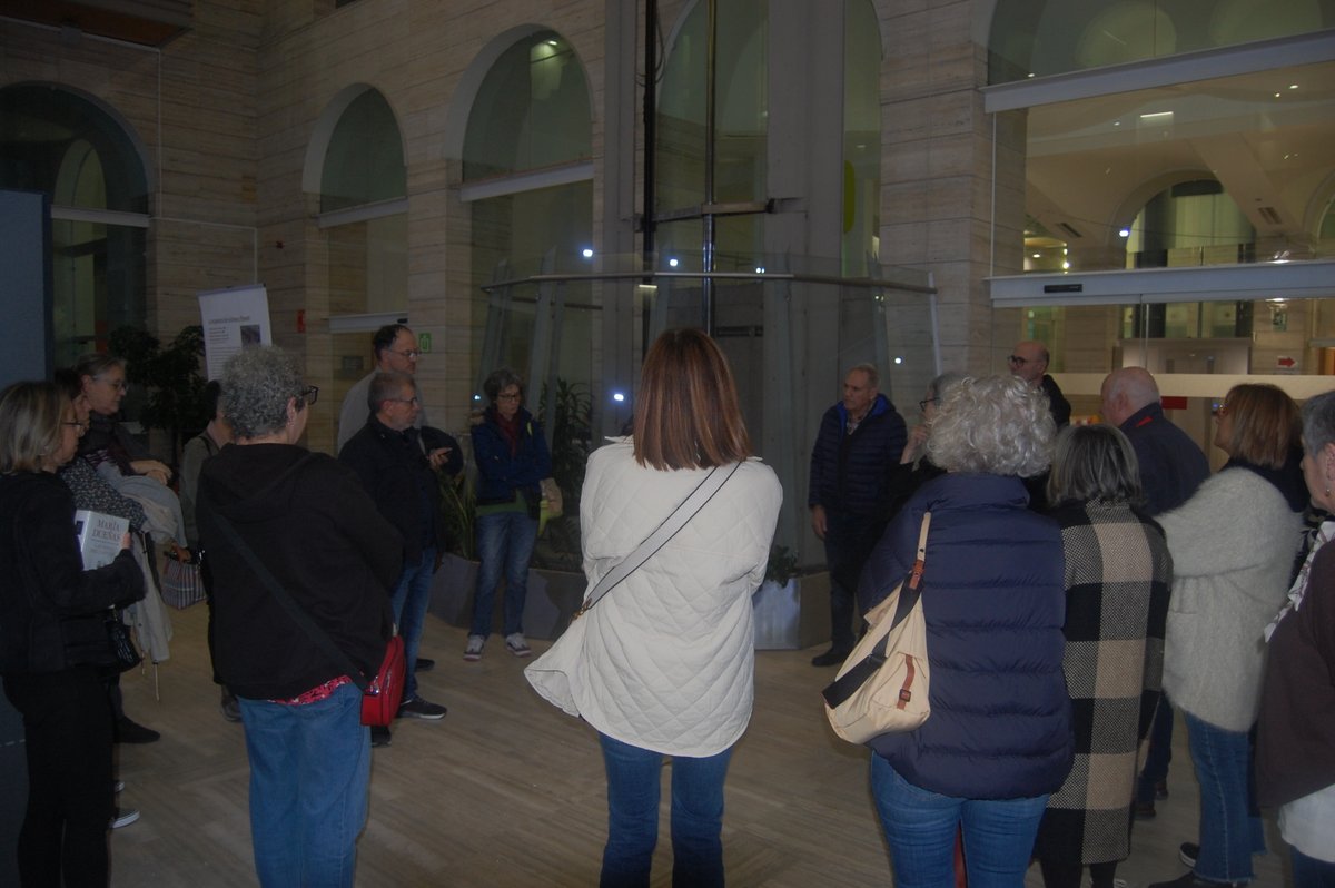 Avui han començat les visites guiades a l'exposició "On són?" a la <a href="/bplleida/">Biblioteca P. Lleida</a> guiades per l'arqueòloga Ares Vidal d'Iltirta Arqueologia. Les pròximes visites seran els dies 20 i 27 de novembre. Organitzades per Memòria Democràtica de <a href="/paerialleida/">Ajuntament de Lleida</a>.