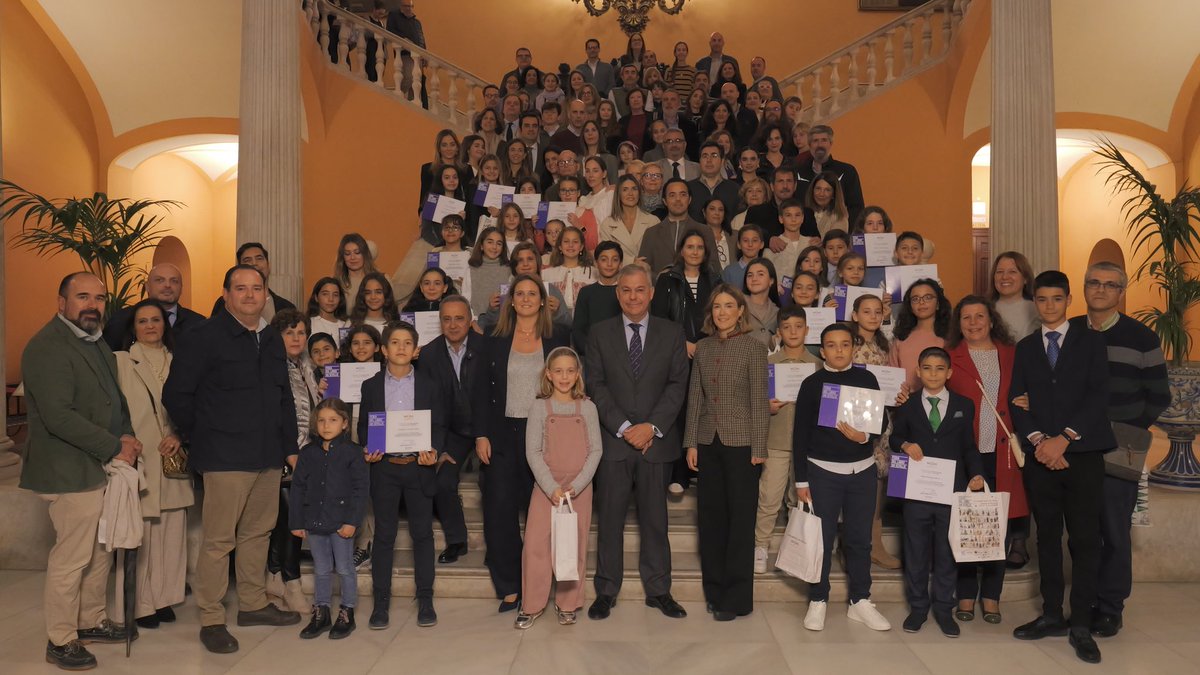Los Premios 'Hermanos Machado' 🏆📝nacen para promover la creación literaria en la escuela.

El alcalde, <a href="/jlsanzalcalde/">José Luis Sanz</a>, ha entregado los 30 galardones de esta primera edición, a los que han aspirado 500 alumnos de 11 centros educativos 🏫📚 de #Sevilla.

¡Muchas felicidades! 🎉