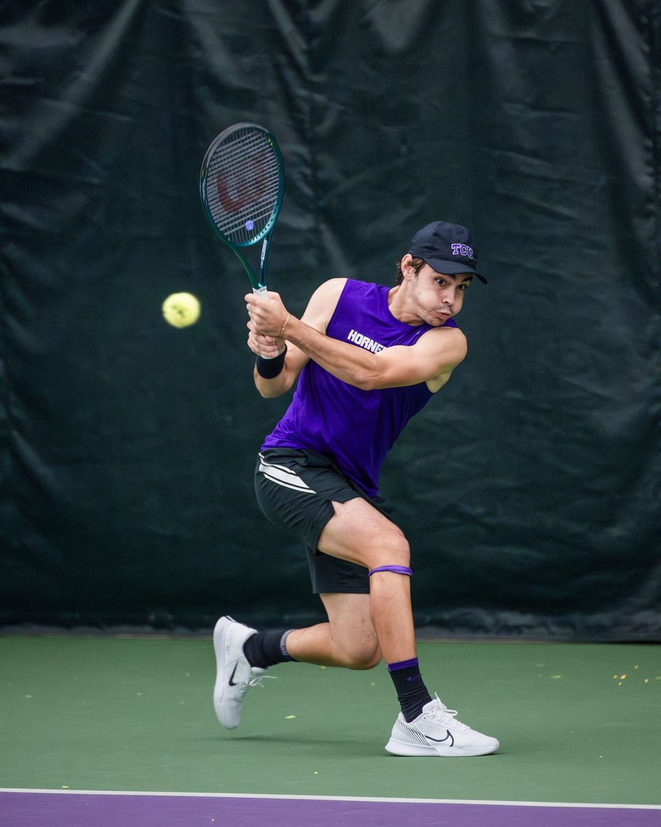 juliusalonso's tweet photo. Proud of My Boy 💜🐸💜 #Julianalonso https://t.co/XpSNdAr9h5