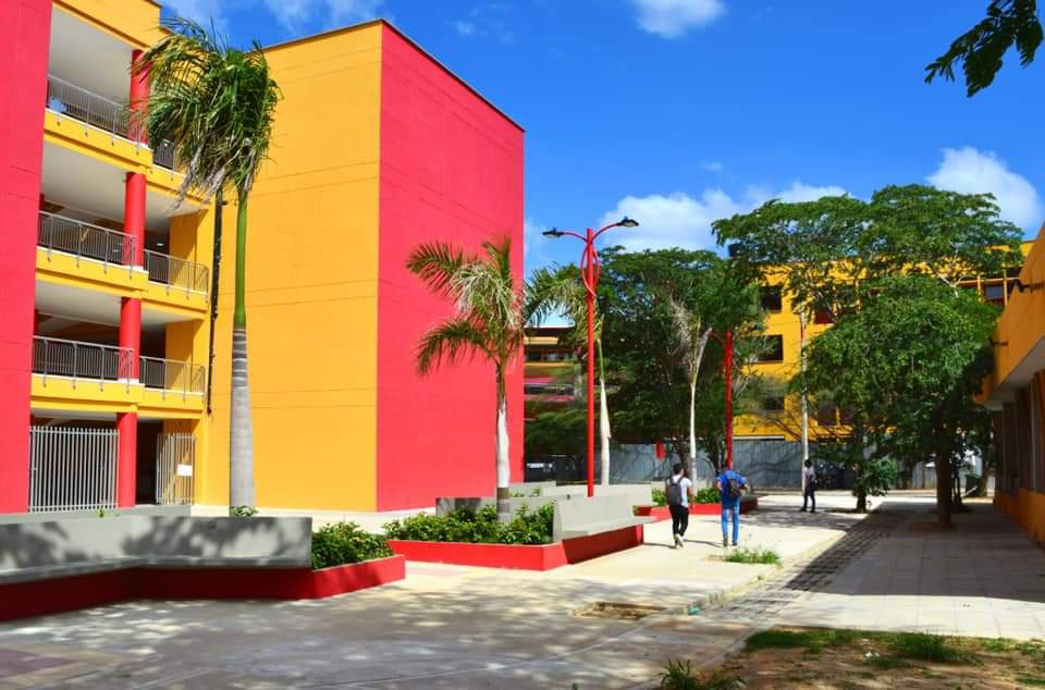 En #LaGuajira celebramos con orgullo y satisfacción la acreditación en Alta Calidad que le otorgó el <a href="/Mineducacion/">MinEducación</a> a <a href="/UniLaGuajira/">UniGuajira</a>, por su arduo y constante trabajo de promover una educación de calidad🥇

Felicitaciones a nuestro rector <a href="/caroblesjulio/">CARLOS ARTURO ROBLES</a> y todos los estamentos👏