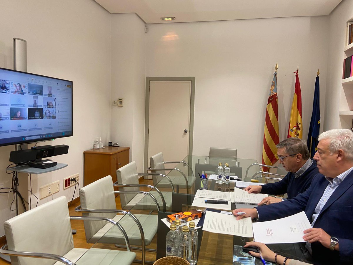 GVAeducacio's tweet photo. ➡️Educació informa a la comunitat educativa de l'actualització de l'estat dels centres

✔️Ja han représ les classes 55 centres educatius
✔️La DG Centres Docents està expedint certificats d'higienització per a garantir la seguretat a les aules

🔗https://t.co/JJC69l8qhp https://t.co/GPG5O871GJ