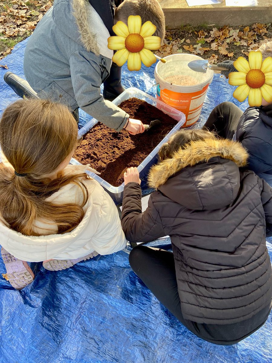 TaylormadeOL's tweet photo. Y5 @st_michaels_ce had a great time trying out their archaeologist skills! 🔎Carefully sifting through the dig to find artefacts, then deducting information from their finds! #outdoorlearning https://t.co/jzLjkhUjjs