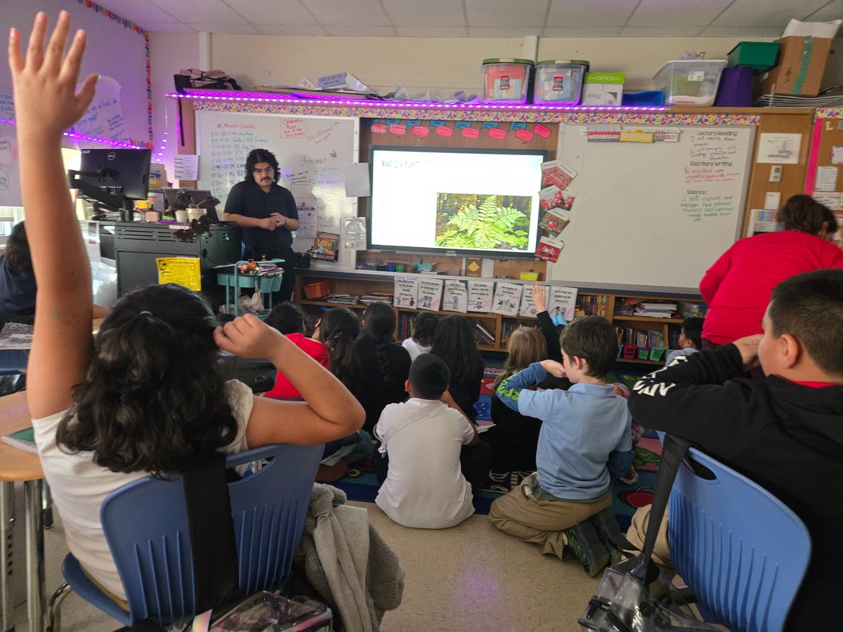 Is there a better way to learn the life cycle of a plant than having a future Environmental Scientist visit our class? 

Mr. Gabe talked to us about plants and their life cycles, he even brought different plants for us to see

#scienceclass #futurescientist