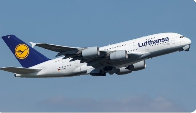 Altitudethrills's tweet photo. Lufthansa (LH) remains one of the few global operators of Airbus A380 superjumbo aircraft and is one of only two airlines that provide service between Europe and New York. https://t.co/XH7AZnd6K5