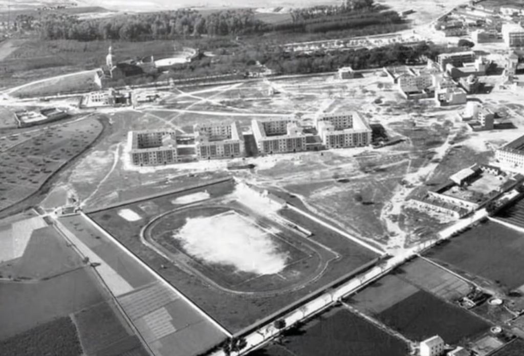 Saludos amigos. Algunas fotos antiguas del Prado que he encontrado en esta página. Con mucha información sobre su historia. Disfrutarlo. espanaestadios.com/2018/09/10/tal…