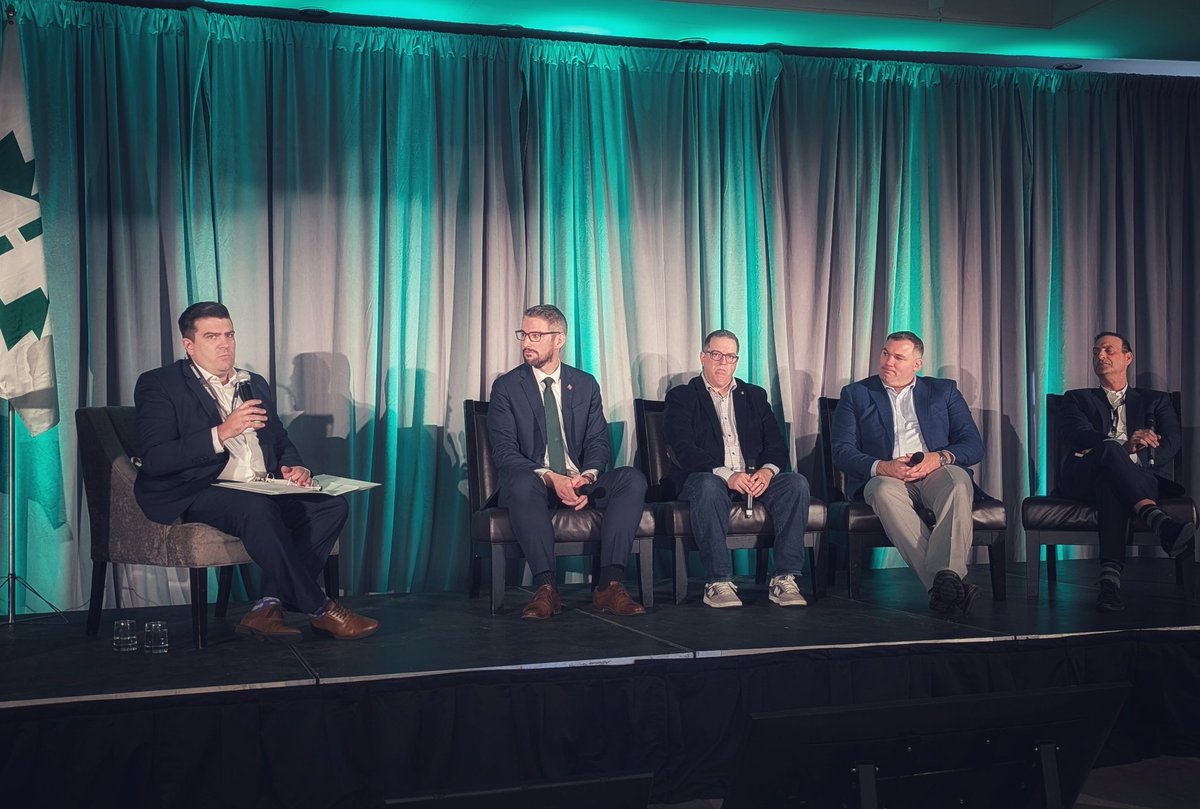 Mike CollinsWilliams tweet media