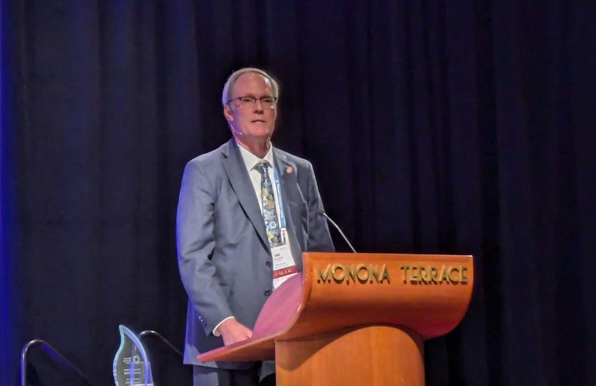 Congrats to Dan Olszewski, director of <a href="/WeinertCenter/">Weinert Center</a>, on receiving the “Excellence in Entrepreneurial Education” award at <a href="/WiscTechCouncil/">Wisconsin Technology Council</a>'s Early Stage Symposium!