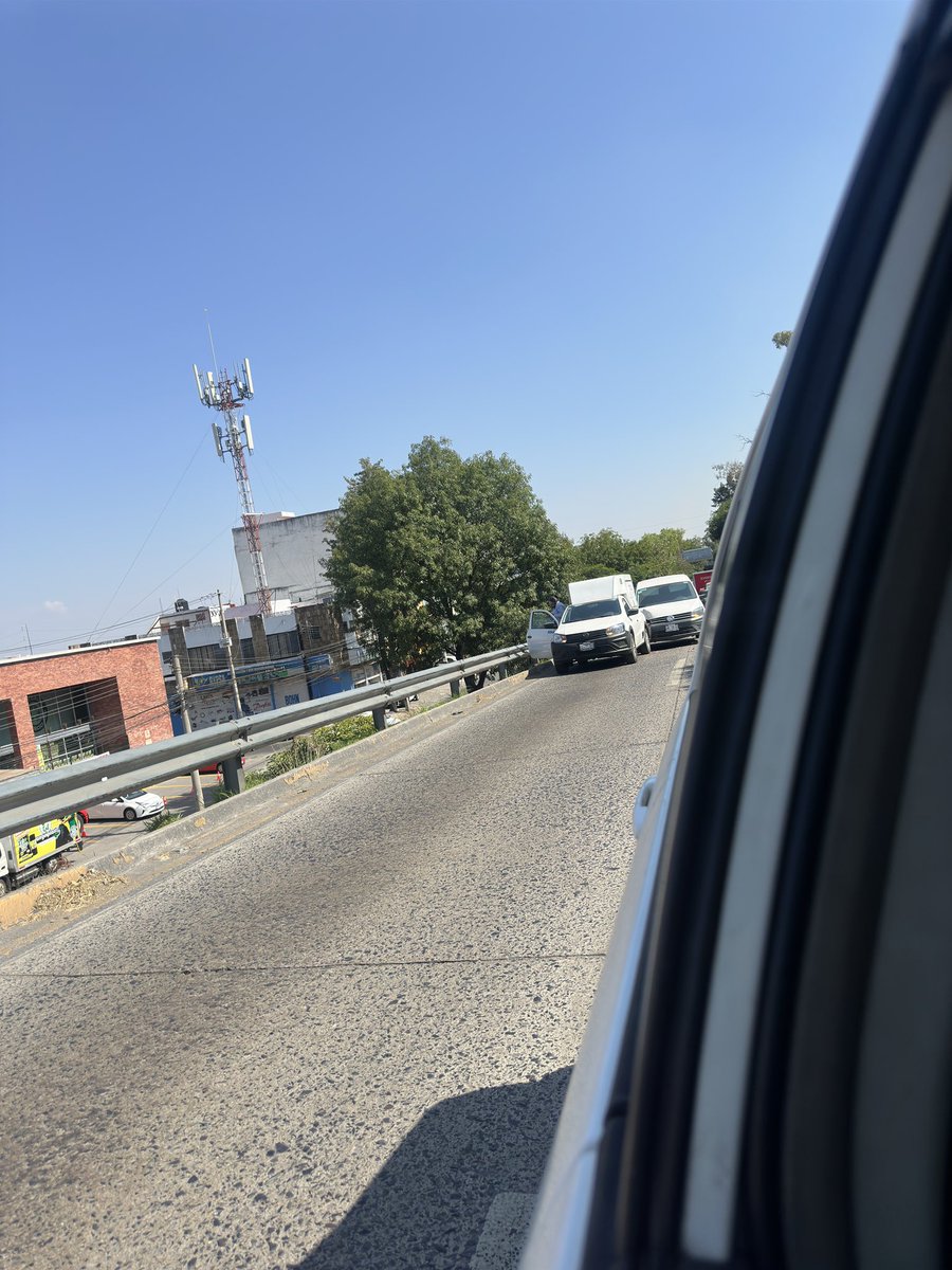 priscillaagml's tweet photo. choque en lázaro cardenas altura mercado de abastos, tomen sus precauciones @Trafico_ZMG 👍🏿 https://t.co/R9xC1rQwB1