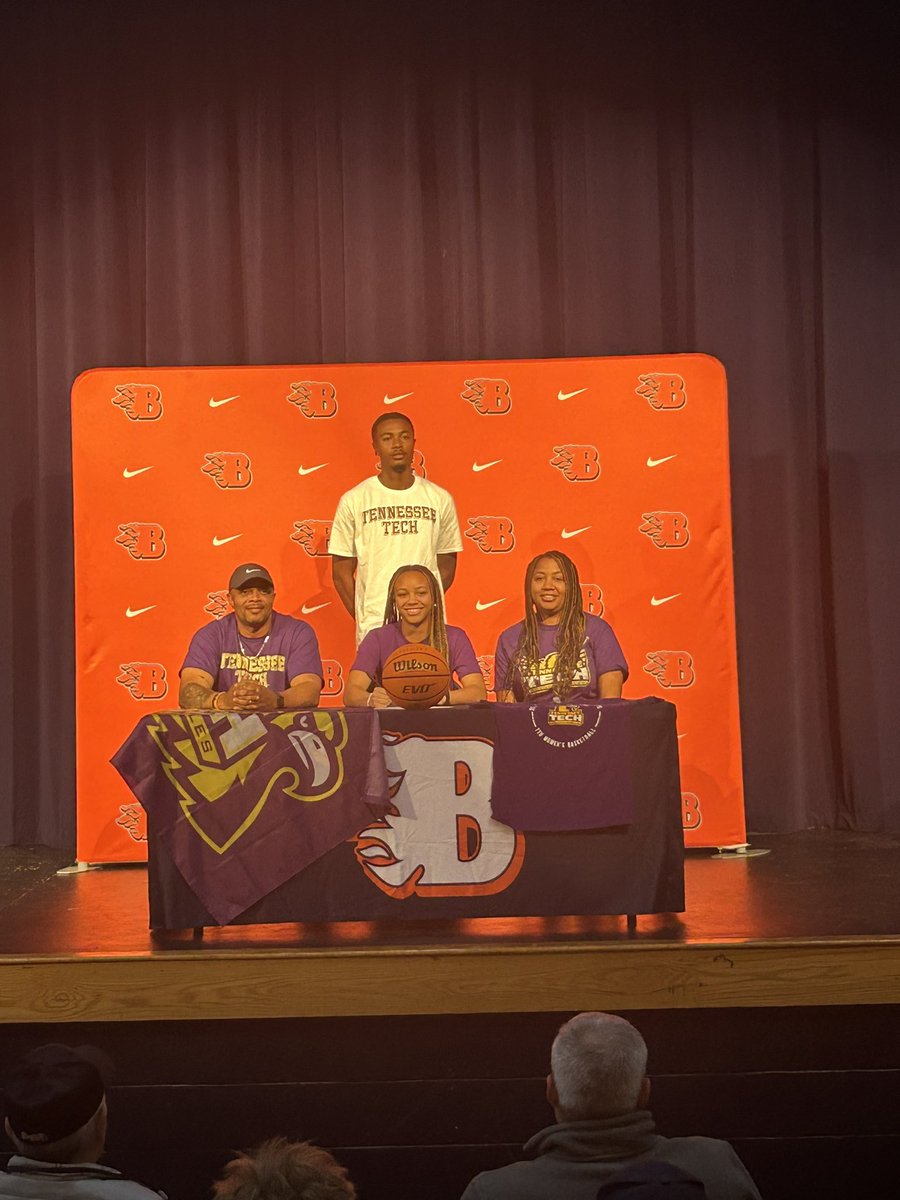 Lady Blaze Hoops tweet media