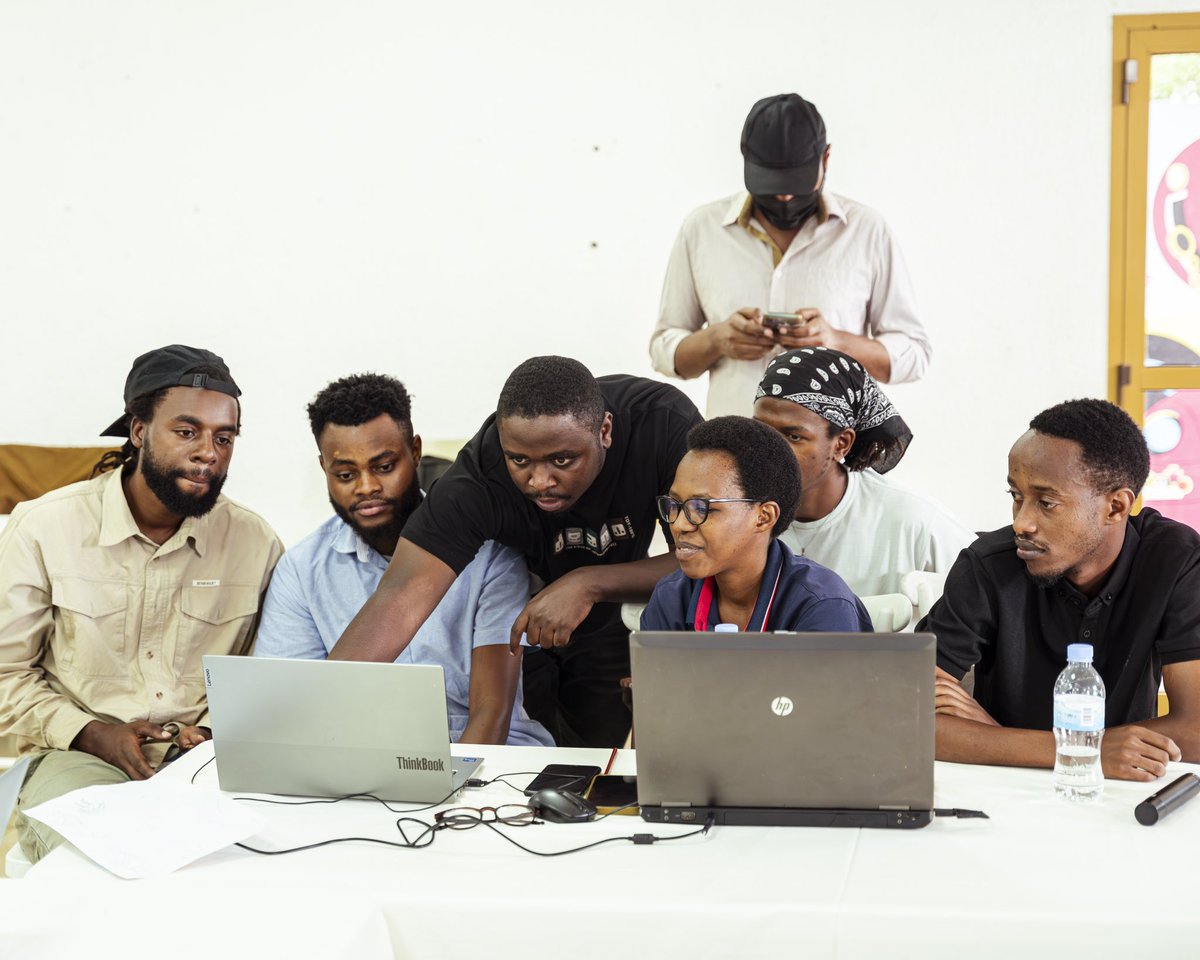 multimediahubRW's tweet photo. Day 2 of the live motion workshop at @IF_Rwanda was all about collaboration! 💡✨ Participants came together to put yesterday’s lessons into action, creating inspiring animations with guidance from @multimediahubRW #InstitutFrancais #createwithkmh #novembrenumerique https://t.co/btzV1QqUaM