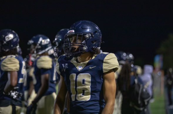 hudl.com/v/2Qn1nH
Check out my regular season on varsity