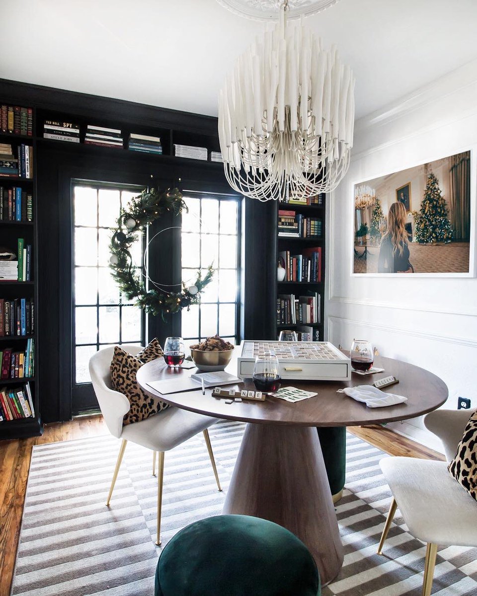 ELDesignlights's tweet image. Discover our curated collection of contemporary lighting and upscale home decor to elevate your space for the holidays. Step into our showroom to see what’s new!✨ #FallDesign #holidayinteriors #ELDesign