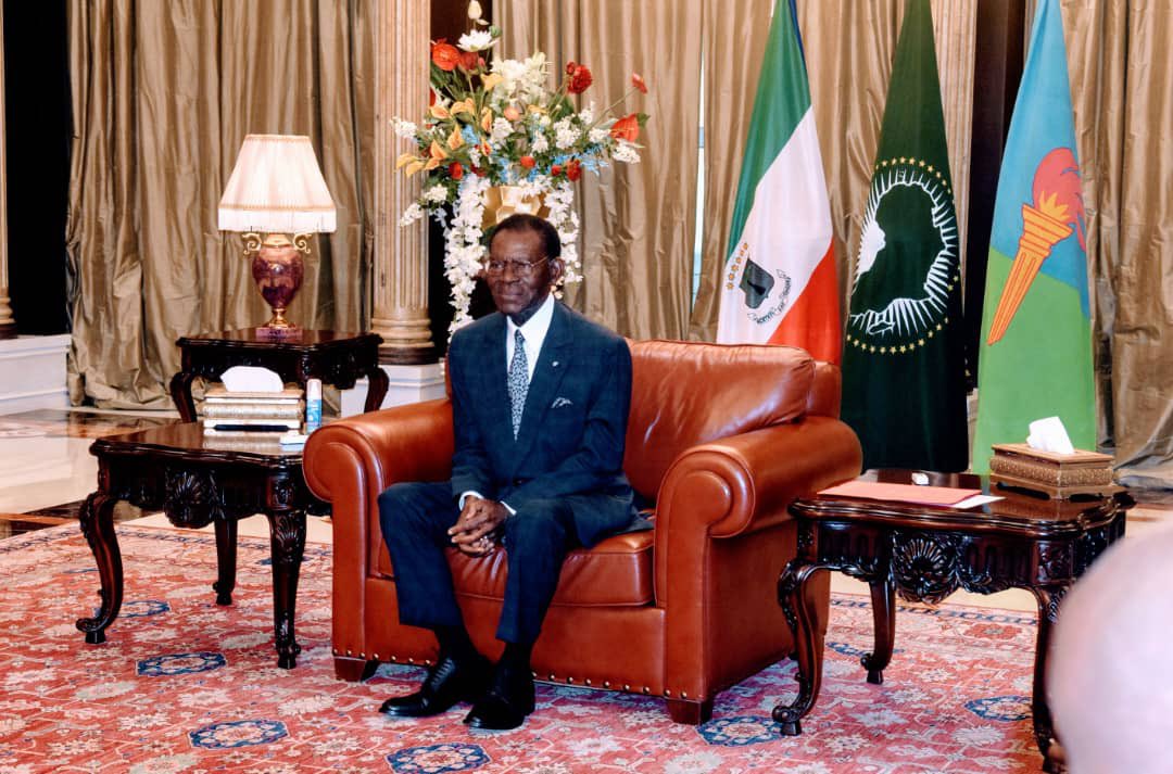 El ministro #IvanBacaleEbeMolina ha asistido al Jefe de Estado S.E #ObiangNguemaMbasogo en la audiencia concedida hoy al presidente del #BDEAC #DieudonneEvouMekou. 
Se ha abordado sobre la situación financiera de dicha institución bancaria y su cooperación con #GuineaEcuatorial