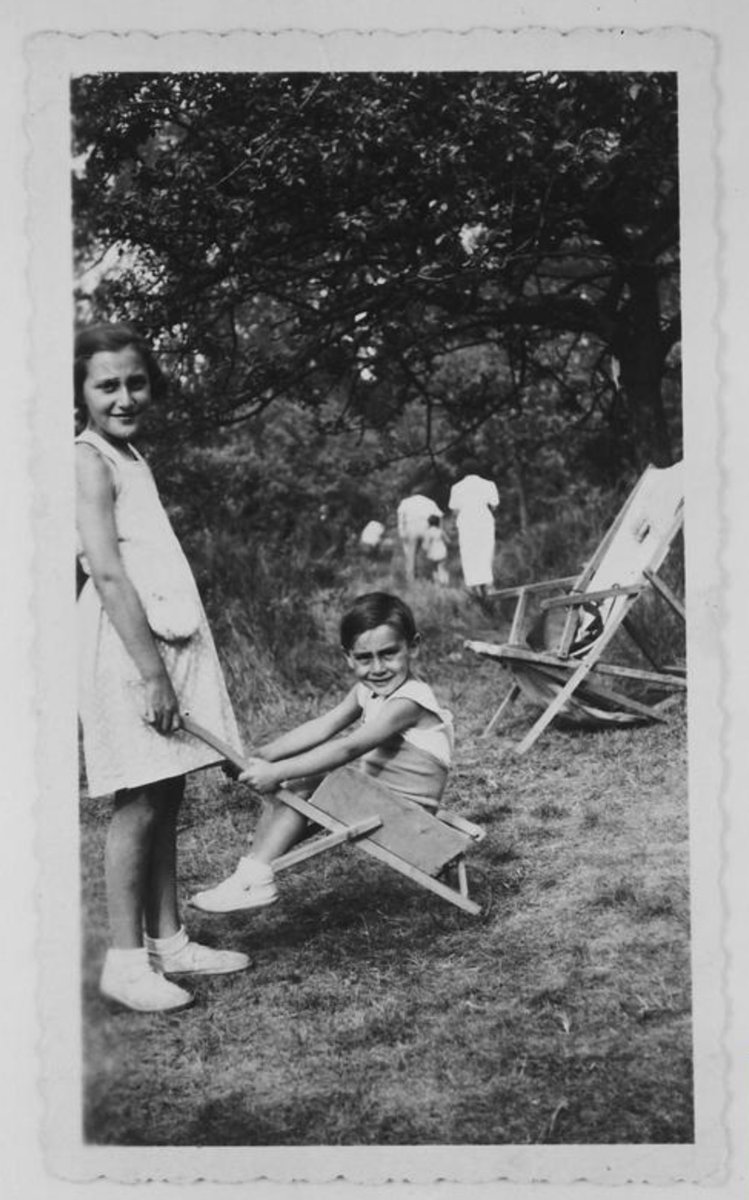 13 November 1927 | French Jewish girl, Annette Dreksler, was born in Paris. 

She was deported to #Auschwitz from #Pithiviers on 7 August 1942. She did not survive. Her younger brother Maurice was deported on 19 August and was murdered in a gas chamber after arrival selection.