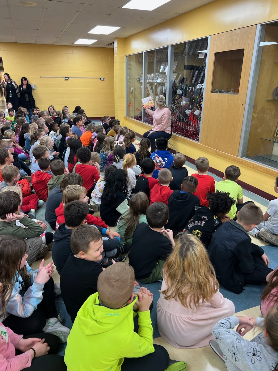 nolanswizards's tweet photo. Thank you Mrs. Gibson for being our reader today! https://t.co/SF35iTPjgw