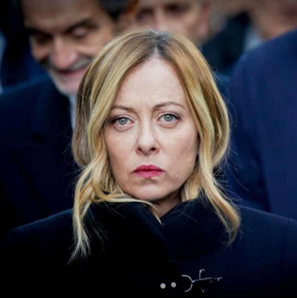 Non bastava averli attaccati, offesi, delegittimati, aver dato loro dei “rossi”, dei “comunisti”, avergli anche scagliato contro un decreto ridicolo.

Ora la destra meloniana arriva a fare l’inosabile:
una mozione ad hoc targata Fratelli d’Italia per togliere ai giudici delle